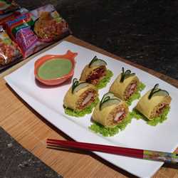 SUSHI MIE AYAM MERAH DENGAN PUREE KACANG POLONG